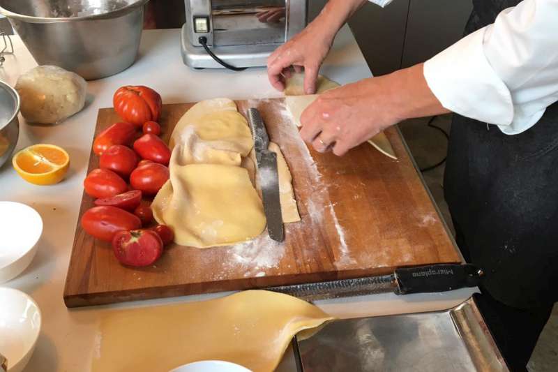 Chefkoch Cesare steht im Relais zur Verfügung, um typische lokale Gerichte zu kochen und Mini-Kochkurse anzubieten